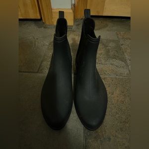 Rain boots size 8.5 women’s. Great condition.